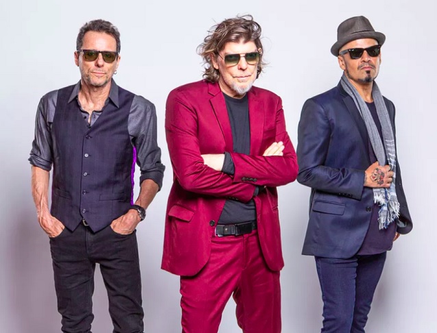 Passada a turnê, a banda voltou a ficar com os três integrantes fixos: Branco Mello, Sérgio Britto e Tony Bellotto.
