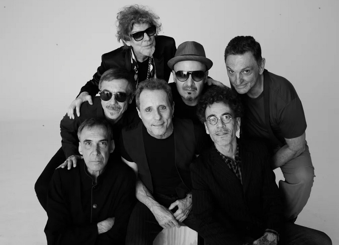 Em 2022, a banda anunciou uma turnê comemorativa de 40 anos com a volta de sete integrantes da composição clássica: Arnaldo Antunes, Branco Mello, Charles Gavin, Nando Reis, Paulo Miklos, Sérgio Britto e Tony Bellotto.