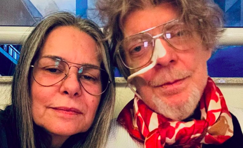 O baixista dos Titãs precisou remover um tumor nas amígdalas em agosto e voltou a se apresentar com a banda no dia 28/9/24.