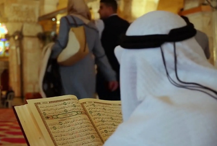 A escolha do dia está relacionada à chegada dos primeiros imigrantes árabes ao Brasil no século 19, muitos dos quais se estabeleceram como comerciantes, especialmente na região da Rua 25 de Março, em São Paulo.