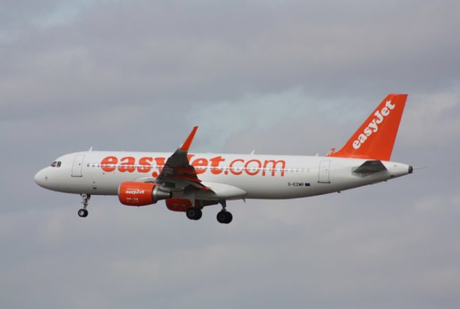 Comidas e bebidas que você deve evitar antes de embarcar no avião