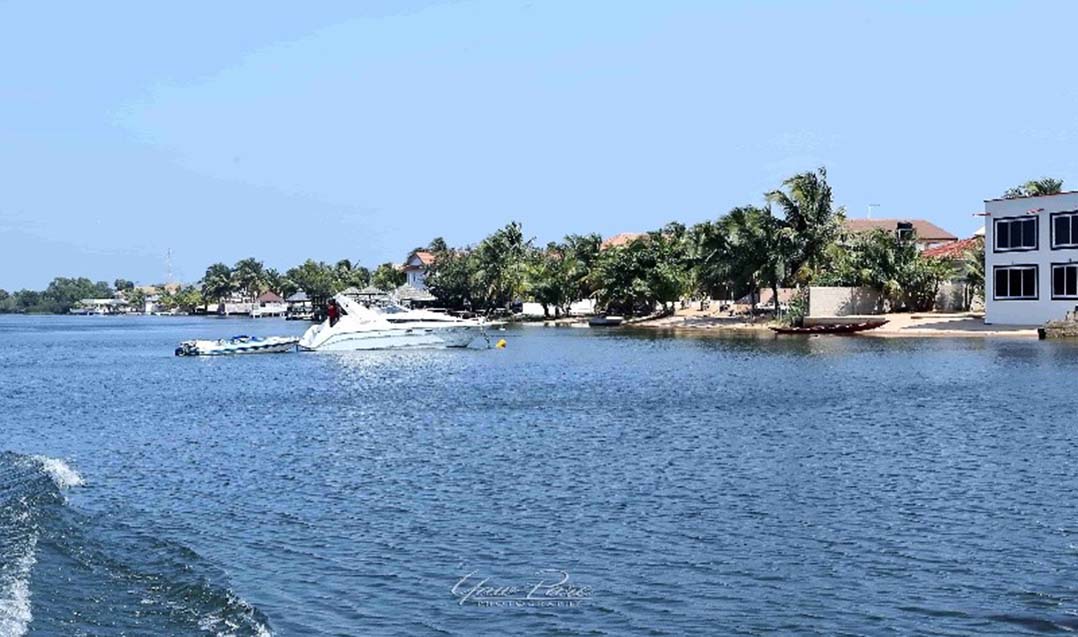 Accra (Tema), Gana: Como uma das cidades de crescimento mais rápido da África, Accra combina modernidade com tradições locais, sendo uma escala enriquecedora para cruzeiros na região.
