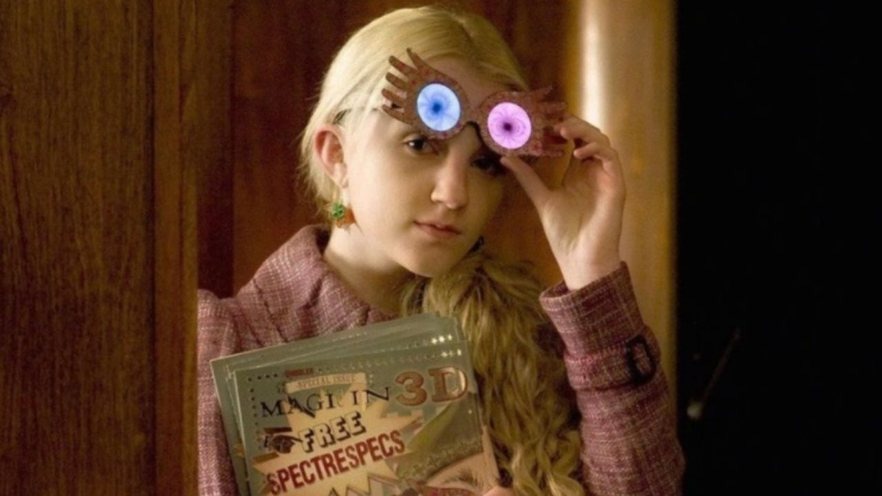 Luna Lovegood (Evanna Lynch) – Estudante da Corvinal excêntrica e sonhadora, conhecida por suas crenças peculiares. Apesar do jeito distraído, é inteligente, corajosa e se torna uma grande aliada de Harry.