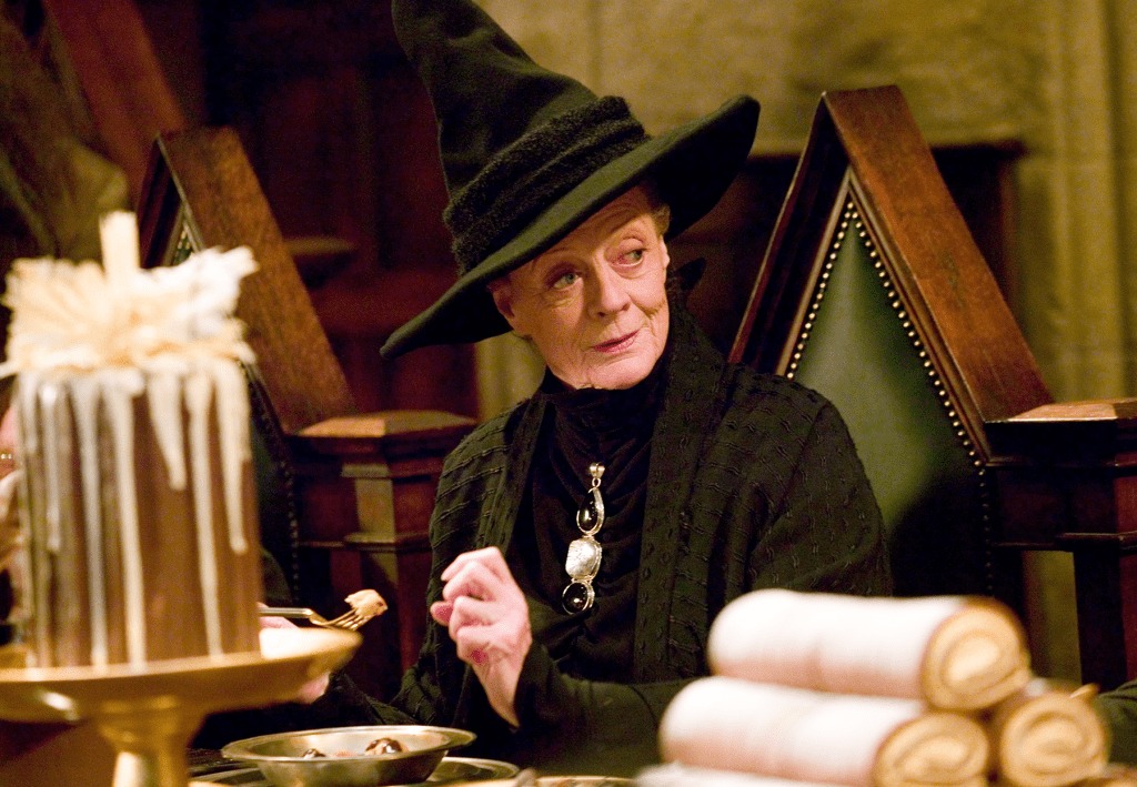 Mas a maior popularidade da atriz foi com Harry Potter, em que ela conquistou o público jovem, como a severa, mas ao mesmo tempo amável, Minerva McGonagall.