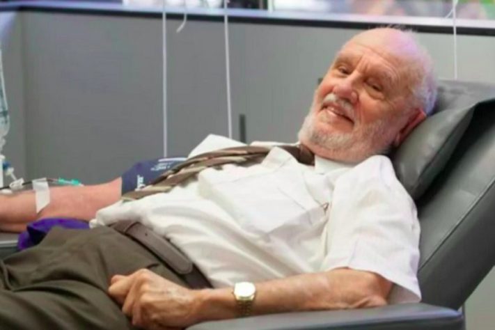 Morre doador de sangue que salvou a vida de mais de 2,4 milhões de bebês na Austrália