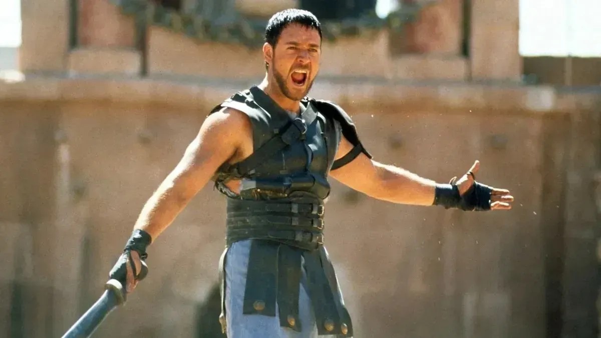 Diante do perigo, o personagem de Crowe precisa deixar suas convicções de lado e pegar em armas para enfrentar os invasores, proteger a família e defender seu povo. Embora a trama lembre a de “Gladiador”, filme também estrelado por Crowe, a motivação dos personagens é diferente. Em um, o protagonista busca vingança pela perda de sua família, no outro, ele luta para impedir que sua família seja destruída.

