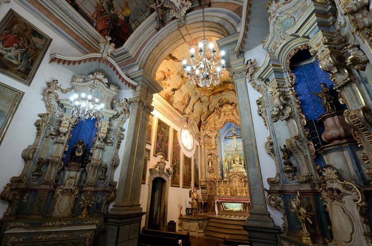 O altar-mor é dedicado ao Bom Jesus de Matosinhos, e a capela-mor abriga uma imagem do santo, trazida de Portugal.