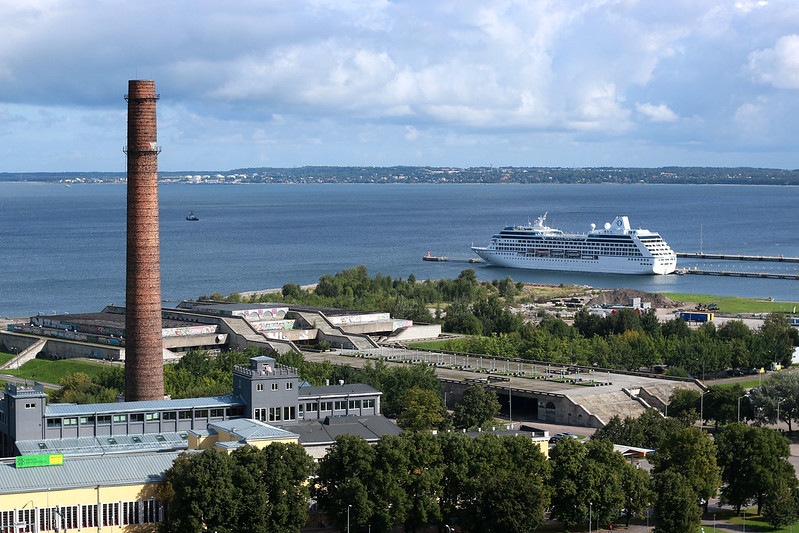 Tallinn, Estônia: A capital estoniana é uma parada comum em cruzeiros pelo Báltico, conhecida por seu centro histórico bem preservado. 