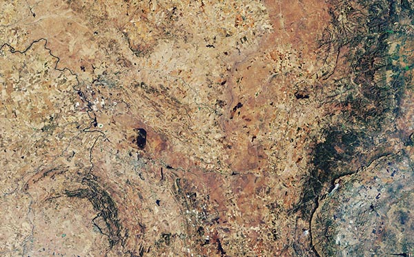 Free State (África do Sul) - A Cratera de Vredefort foi formada há 2 bilhões de anos. É a maior e mais antiga do planeta. Tem 300 km de diâmetro. Hoje, uma cidade ocupa parte da área. 
