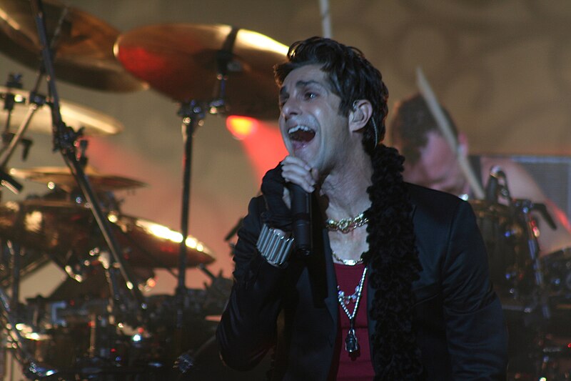 A Jane’s Addiction estava se separando e o festival serviu de palco para a turnê de despedida. Outras oito bandas se apresentaram na ocasião. 
-SomewhatDamaged2/Wikimedia Commons