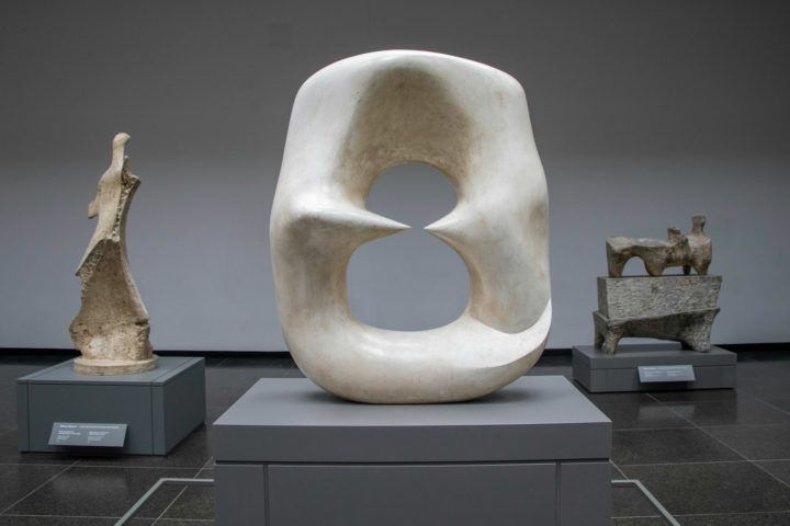 Arte e artesanato: Ossos podem ser usados para criar esculturas, joias e adornos decorativos.