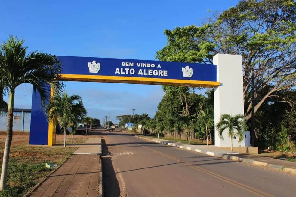 Alto Alegre (RR) - 38,38 pontos - Enfrenta problemas graves de acesso a saneamento básico e saúde. Sofre com desmatamento e conflitos relacionados a terras indígenas. A economia tem baixo desenvolvimento industrial e comercial.