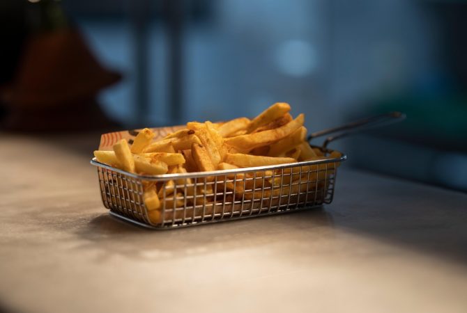 Um fenômeno entre adultos e crianças: veja a origem da batata frita