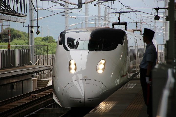 O projeto se baseia em modelos de trens-bala da Coreia do Sul e China e já foi enviado ao Ministério dos Transportes para avaliação. A empresa planeja concluir os estudos técnicos até o fim de 2026.-Rikku Sama/Unsplash