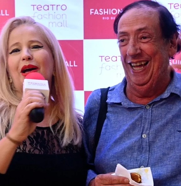 Ao jornal “O Globo”, Rose Scalco, advogada e amiga de Marcos Oliveira, declarou que o ator sobrevive somente com a aposentadoria de um salário mínimo e ganhos por trabalhos eventuais, uma renda insuficiente para ele pagar o aluguel. 

