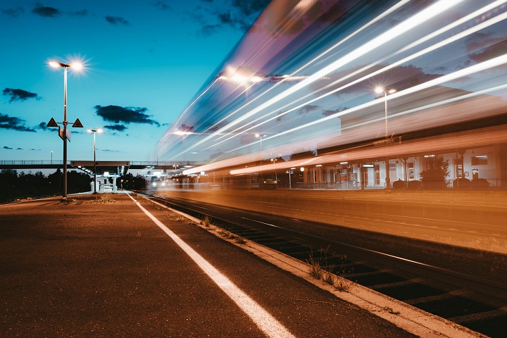 Quem optar por viajar de uma das capitais até uma das estações intermediárias pagará R$ 250 por trecho ou R$ 500 para ida e volta.-Tom Grünbauer/Unsplash
