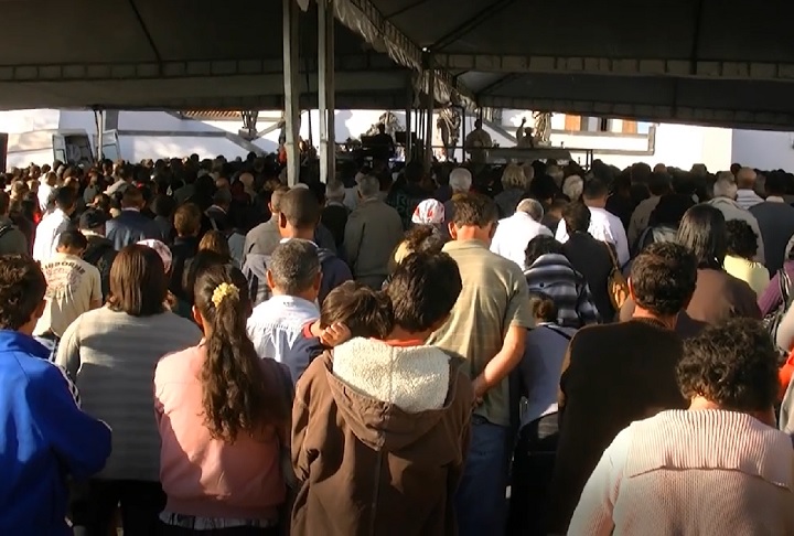 Essa celebração, que acontece desde o século 18, é uma das mais tradicionais de Minas Gerais, reunindo romeiros de diversas partes do país.