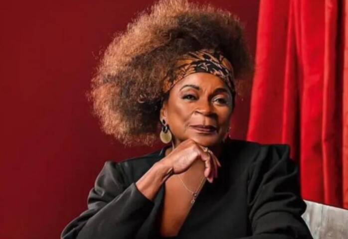 Além disso, atua como vice-presidente do Retiro dos Artistas, instituição que apoia artistas idosos.
