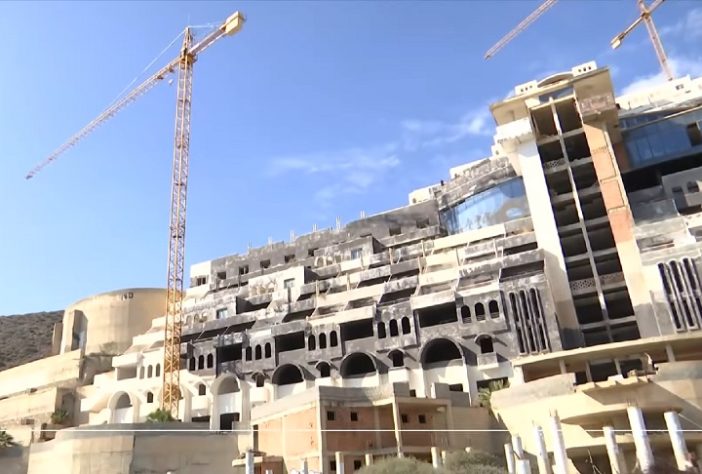 El Algarrobico - Hotel construído há mais de 20 anos em praia paradisíaca da Espanha nunca foi utilizado