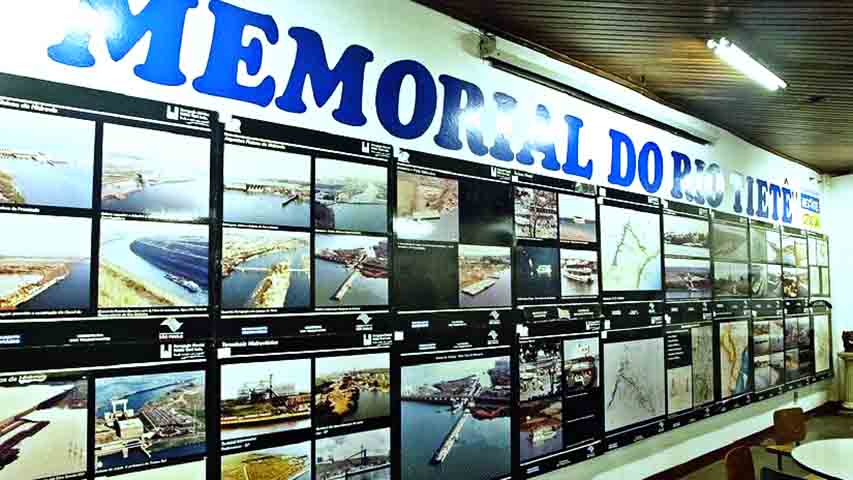 Além do passeio em barco gigante e da Ponte dos Arcos, Barra Bonita oferece ao turista outras atrações. Uma delas é o Memorial do Tietê. 

