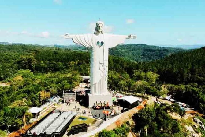 Brasil tem maior estátua de Jesus Cristo no mundo; e não é o famoso Cristo Redentor