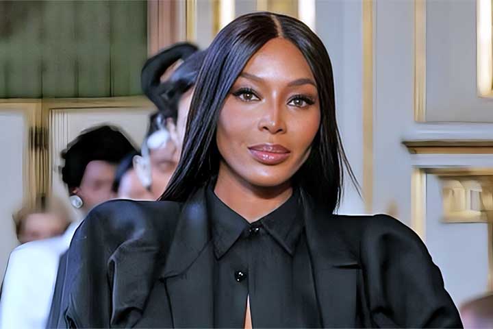 Ícone da moda internacional, Naomi Campbell aparece entre as mais belas com 90,91% de simetria facial segundo a proporção áurea. O estudo de Julian De Silva destaca o contorno do rosto e a simetria dos olhos como pontos altos.