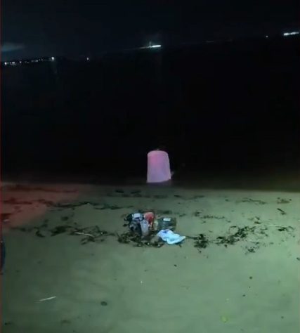 Mulher de branco sentada em praia de Manaus de madrugada gera especulações na internet