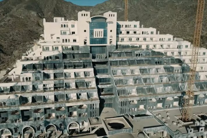 El Algarrobico - Hotel construído há mais de 20 anos em praia paradisíaca da Espanha nunca foi utilizado