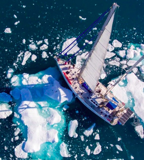 A tripulação teve uma janela de apenas seis semanas por ano para realizar a travessia, que é quando o gelo se abre.
