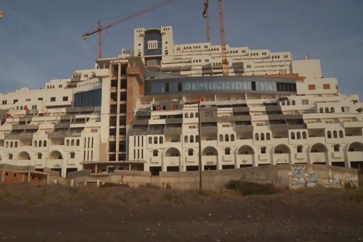 El Algarrobico - Hotel construído há mais de 20 anos em praia paradisíaca da Espanha nunca foi utilizado