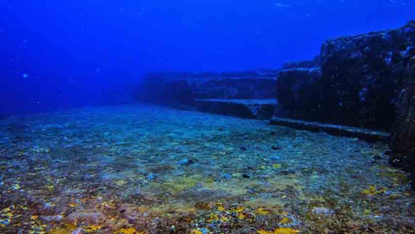 Monumento Yonaguni, Ilhas Ryukyu, Japão - Vincent Lou pelo Wikimedia Commons