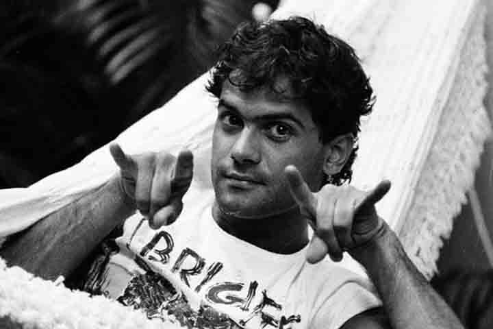 Líder da banda Barão Vermelho e que depois seguiu carreira solo, Cazuza foi compositor, poeta, letrista e ator. Ele morreu precocemente, com apenas 32 anos, vítima de complicações da Aids. Veja a seguir detalhes de sua vida e carreira. 
-Reprodução do Instagram @cazuza.oficial