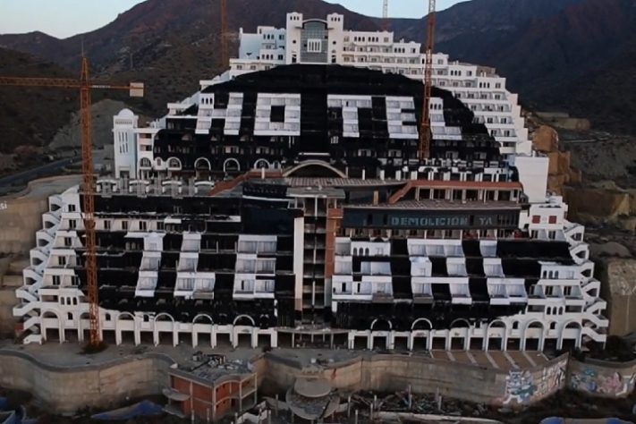 El Algarrobico - Hotel construído há mais de 20 anos em praia paradisíaca da Espanha nunca foi utilizado