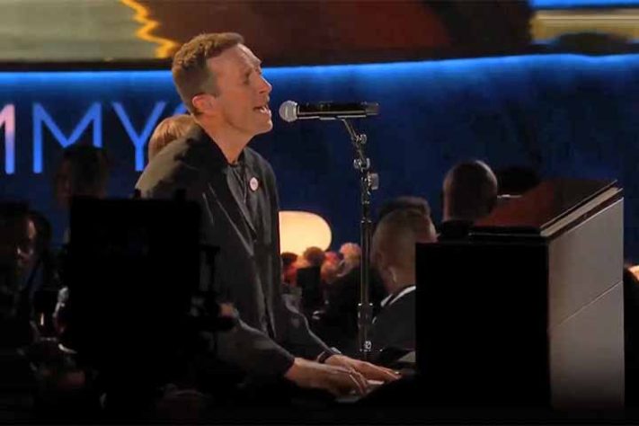 Os cantores que também são pianistas 