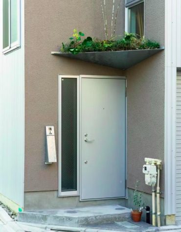 Casa minúscula no Japão impressiona por aproveitamento de espaço