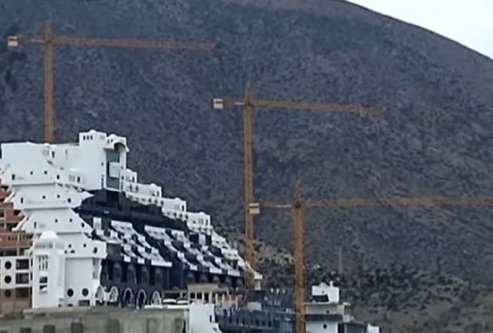 El Algarrobico - Hotel construído há mais de 20 anos em praia paradisíaca da Espanha nunca foi utilizado