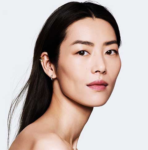 Liu é referência em elegância e foi pioneira em diversas campanhas globais. Sua presença na lista reforça a valorização da diversidade e o impacto global da moda oriental.
