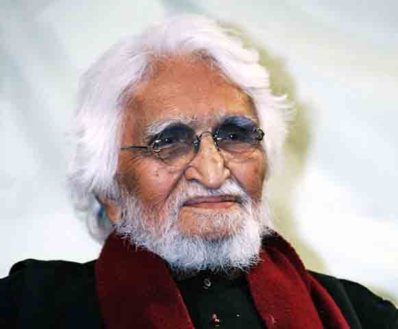 Nascido em 17 de setembro de 1915, MF Husain foi um artista e também diretor de cinema que foi um dos fundadores do Grupo de Artistas Progressivos de Bombaim. 


