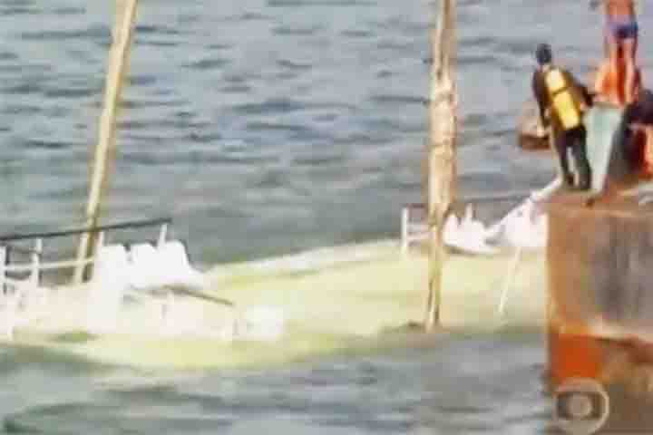 Antes do embarque, o navio chegou a ser interceptado pela Capitania dos Portos para fiscalizaÃ§Ã£o Ã s 22h de 31/12/1988. 
