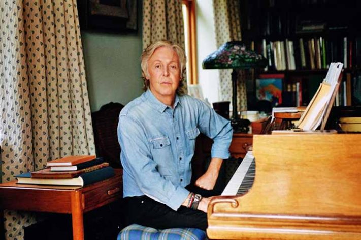 Os cantores que também são pianistas 