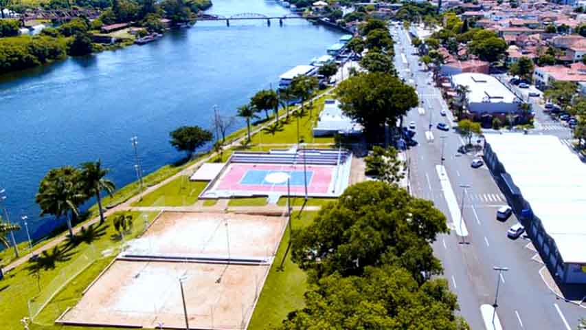 Barra Bonita faz fronteira com as cidades de Jaú, Igaraçu do Tietê, São Manoel, Mineiros do Tietê e Macatuba. 
