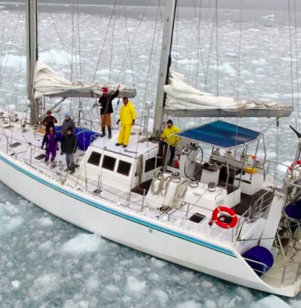 É comum em expedições desse porte que os navegadores compartilhem relatos com a imprensa ou com seus institutos logo após a conclusão de uma etapa importante, mesmo estando em território estrangeiro.