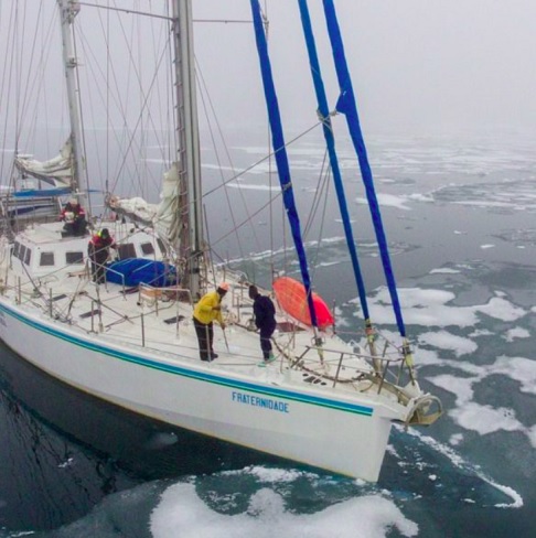 O navegador, que já efetou mais de cinco voltas ao mundo, descreveu a experiência como o maior desafio de sua carreira. “Tivemos que vencer o gelo, as intempéries e também lidar com a burocracia da região. Mas conseguimos”, afirmou.
