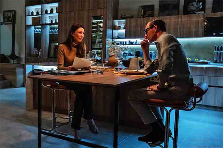 "Código Preto" é um thriller de espionagem dirigido por Steven Soderbergh, lançado em 13 de março de 2025. O filme acompanha os agentes de inteligência e cônjuges George (Michael Fassbender) e Kathryn Woodhouse (Cate Blanchett).