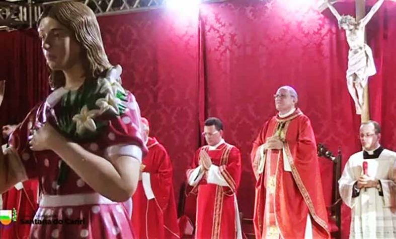 Estátuta da menina Benigna