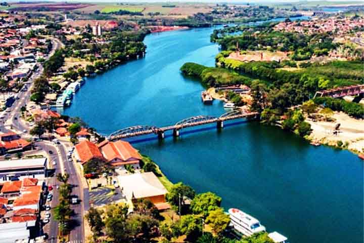 Barra Bonita, que tem o título de ?Cidade Simpatia?, está às margens do rio Tietê, cujas águas também marcam a geografia da capital paulista. 
 - instagram @barra.bonita