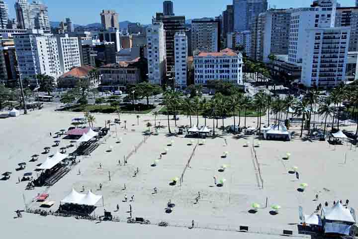 Militar do Exército sofre assalto, persegue e mata suspeito a tiros em praia do Guarujá