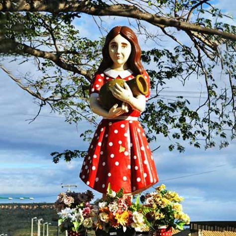 Estátuta da menina Benigna