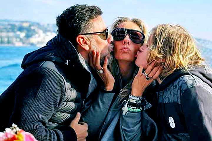 Desde 2010, a apresentadora está casada com o empresário Alexandre Iódice, com quem tem um filho, Vittorio. 