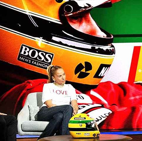 Galisteu compartilhou um vídeo no dia 2 de dezembro de 2024 para comentar o que foi visto como tentativa de apagar sua história de amor com Senna.
